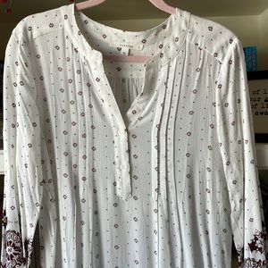 Pretty lightweight top. Great for summer!